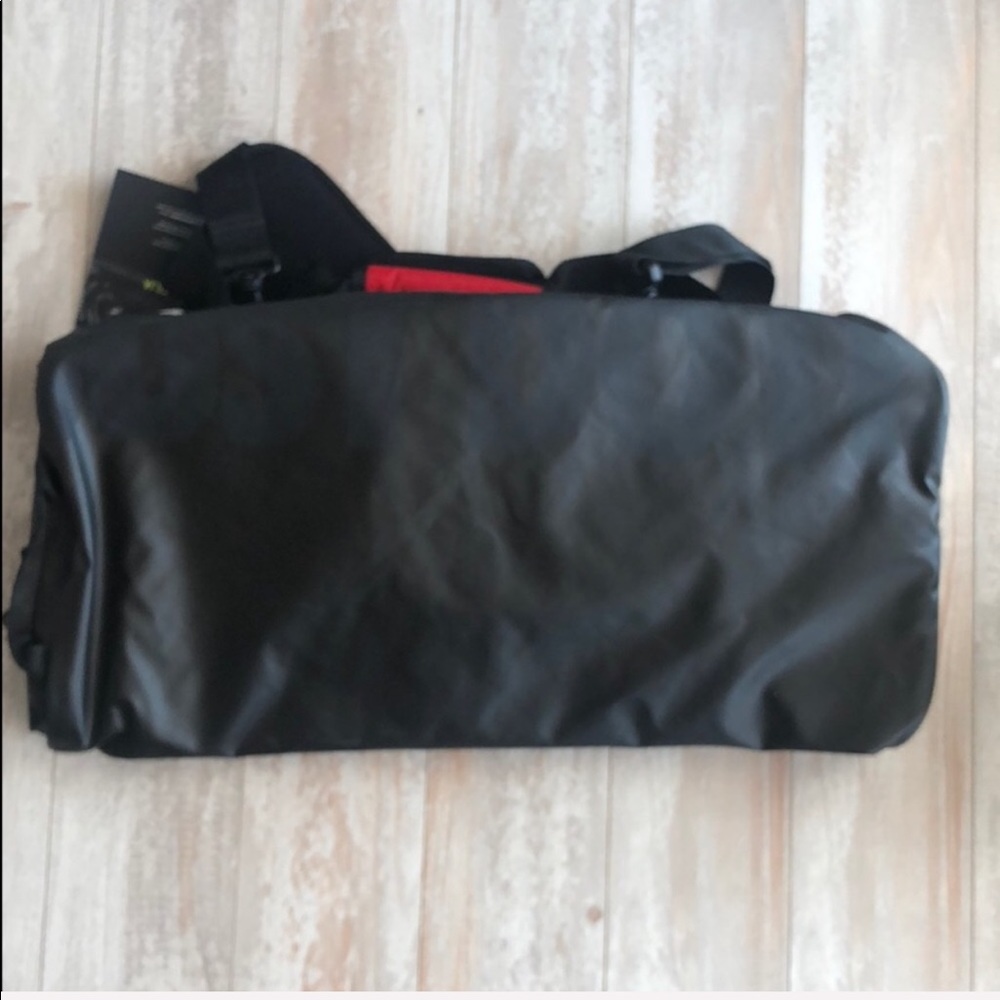 NWT Nike Medium duffle bag - Picture 6 of 6